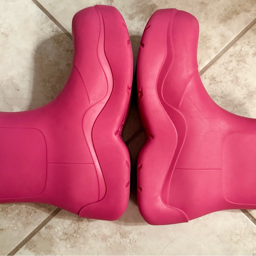 BOTTEGA VENETA PUDDLE BOOT Women's Pink Ankle Boots